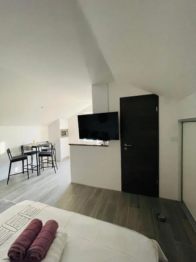 Yin Yang Studio Apartman Selce