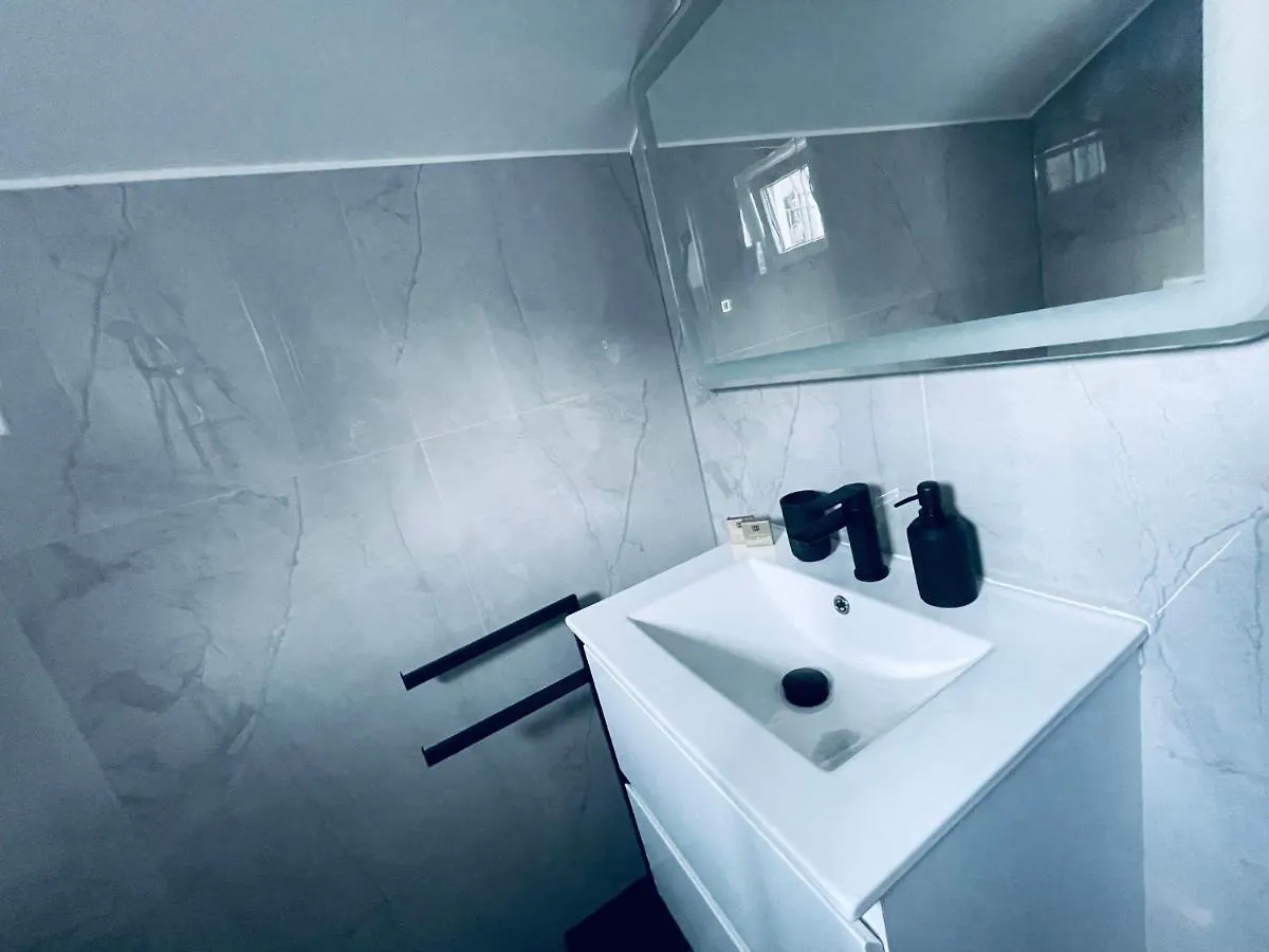 Yin Yang Studio Apartman Selce 0*,